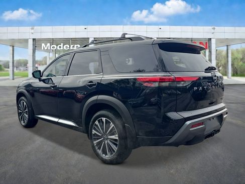 New 2026 Nissan Pathfinder Platinum AWD/4WD image 3