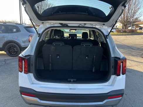 Certified 2024 Kia Sorento S w/ Panoramic Sunroof Package image 6