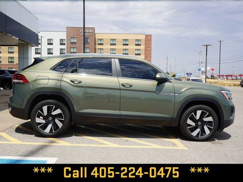 Used 2026 Volkswagen Atlas Cross Sport SE FWD image 8