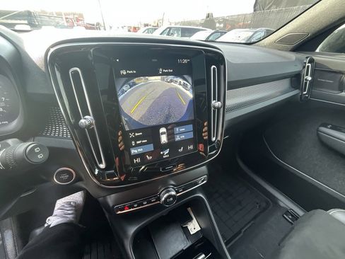 Used 2022 Volvo XC40 T5 R-Design w/ Advanced Package image 19