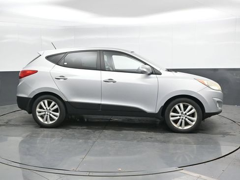 Used 2011 Hyundai Tucson Limited w/ Premium Pkg 3 FWD image 4