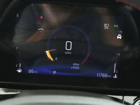 Used 2025 Chevrolet Trax RS w/ Driver Confidence Package FWD image 17