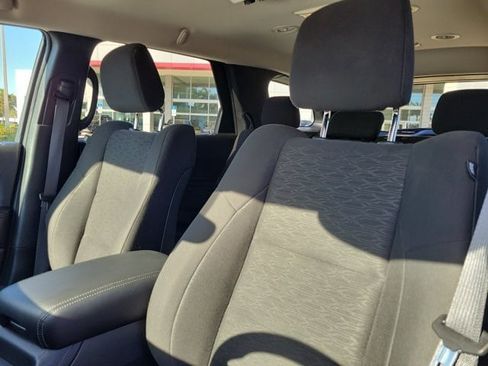 Used 2022 Dodge Durango SXT image 16