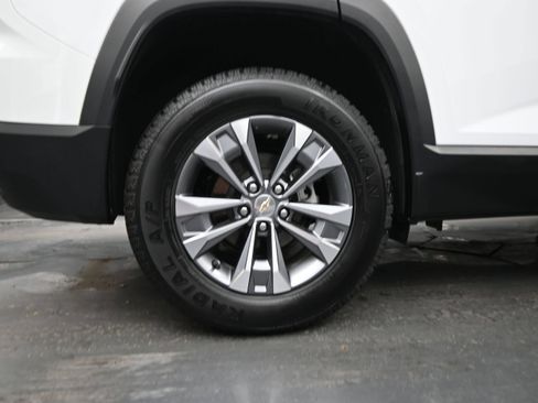 Used 2025 Chevrolet Equinox LT FWD image 11