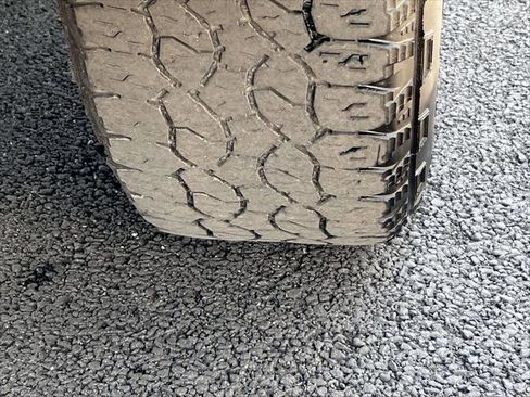 Used 2024 GMC Sierra 2500 AT4 w/ AT4 Premium Plus Package image 12