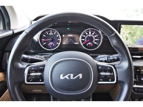 Used 2023 Kia Carnival EX FWD image 16