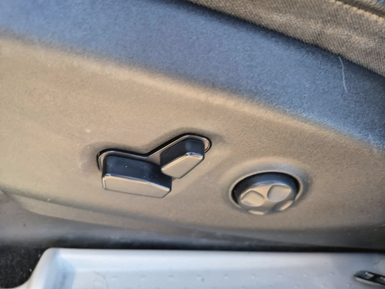 Used 2018 Chrysler Pacifica Touring-L Plus FWD image 17