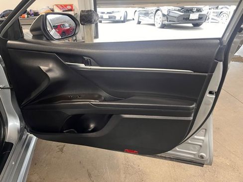 Used 2022 Toyota Camry SE image 12