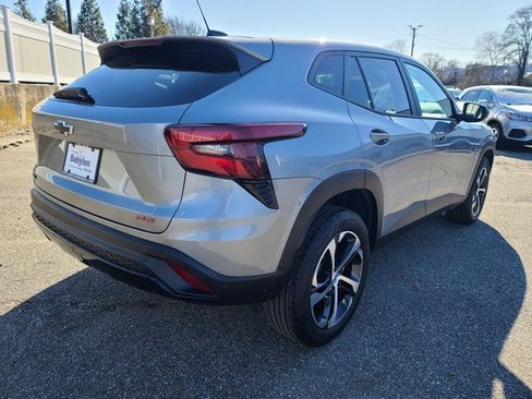 Used 2024 Chevrolet Trax RS w/ Driver Confidence Package image 5