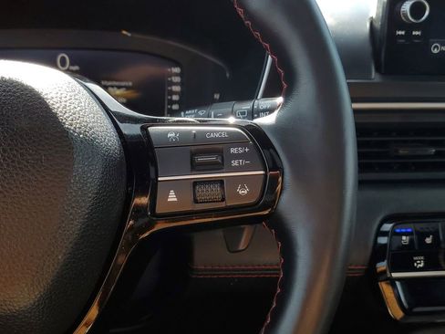 Used 2025 Honda Pilot Black Edition image 18