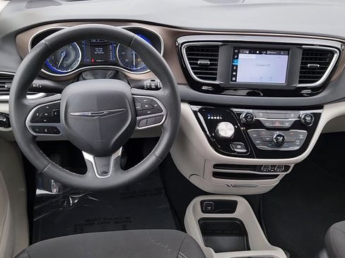 Used 2022 Chrysler Voyager LX FWD image 27
