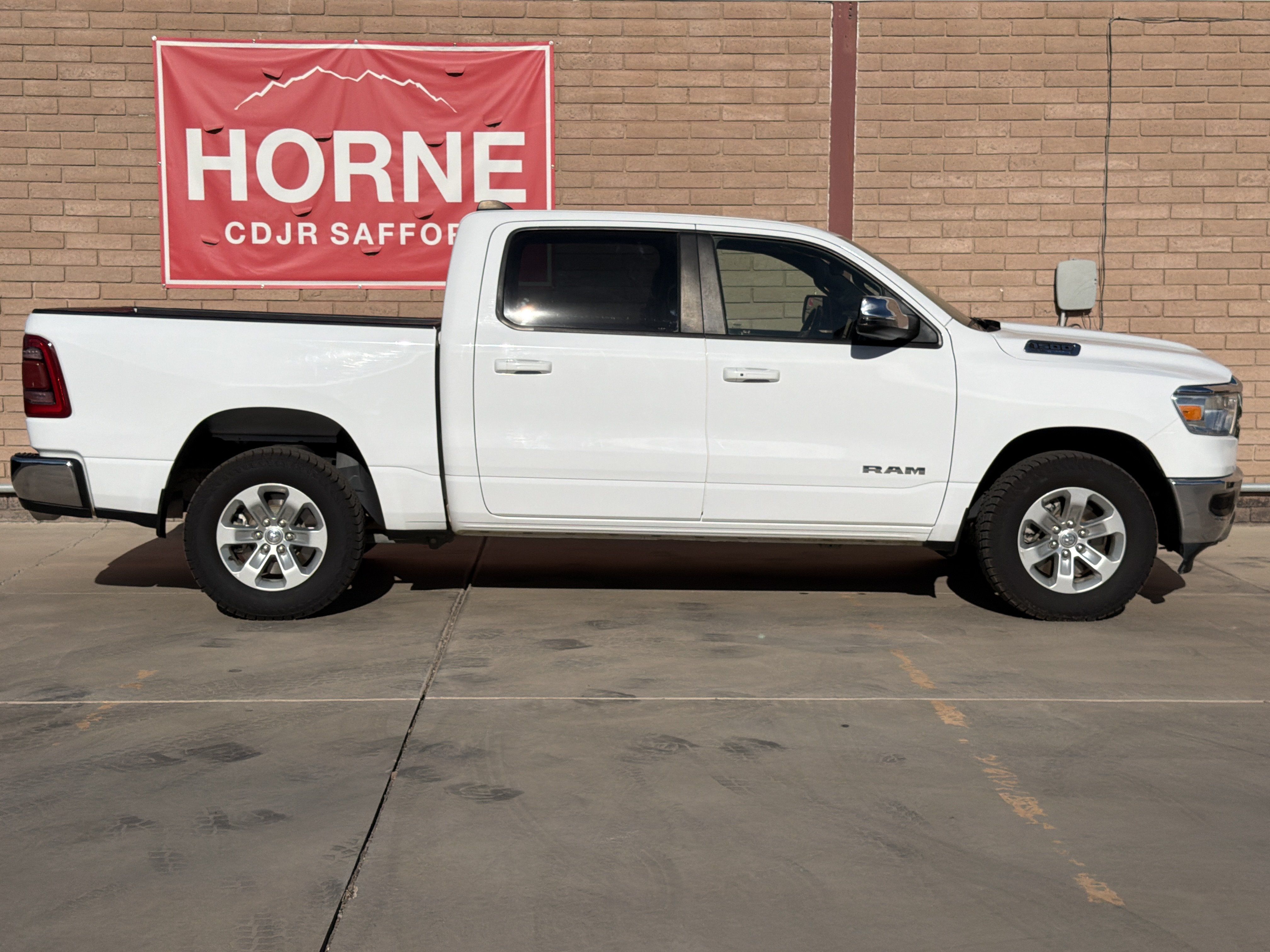 Used 2024 RAM 1500 Laramie AWD/4WD image 4