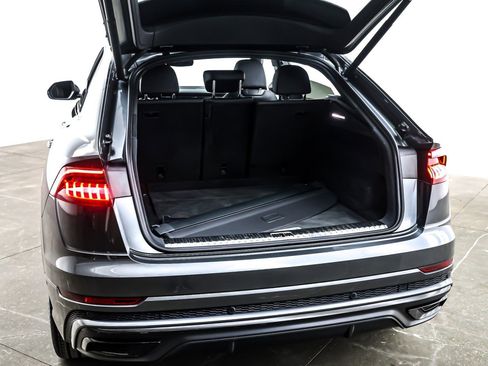 Used 2022 Audi Q8 Premium Plus image 24