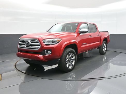 Used 2019 Toyota Tacoma Limited AWD/4WD image 3