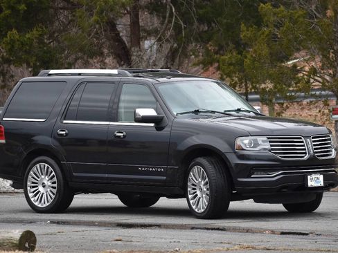 Used 2015 Lincoln Navigator 4WD w/ Equipment Group 101A Reserve image 4