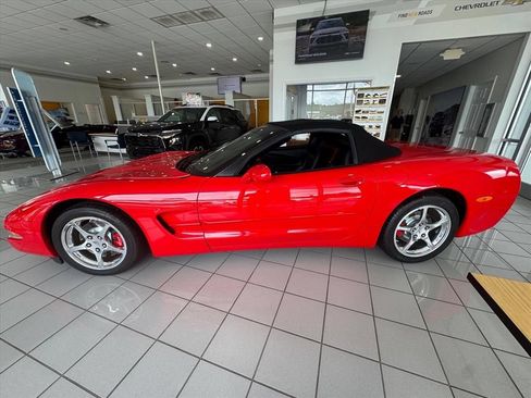 Used 2004 Chevrolet Corvette Convertible w/ Preferred Equipment Group RWD image 5