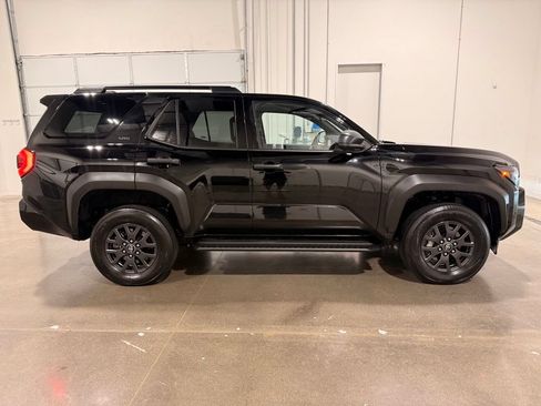 Used 2025 Toyota 4Runner SR5 AWD/4WD image 4