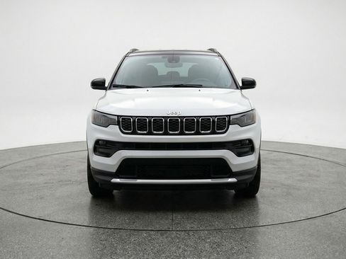 Used 2025 Jeep Compass Limited AWD/4WD image 2