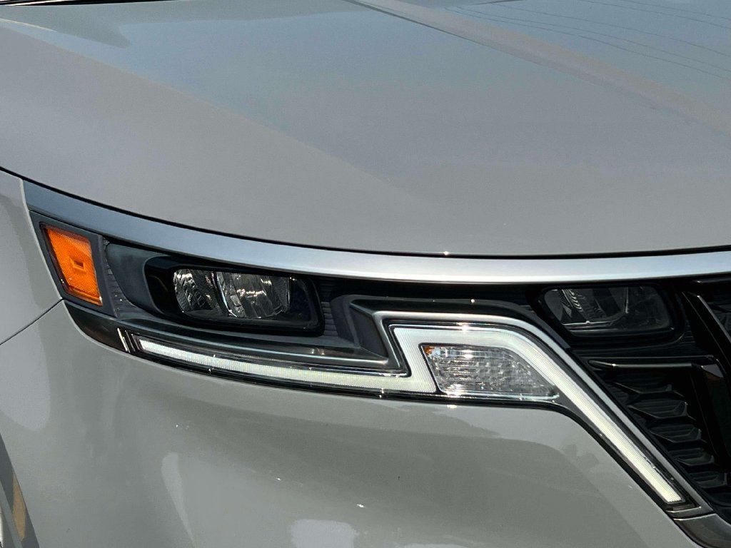Certified 2023 Kia Carnival EX FWD image 9