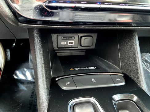 Used 2022 Chevrolet Bolt EUV LT w/ Convenience Package FWD image 15