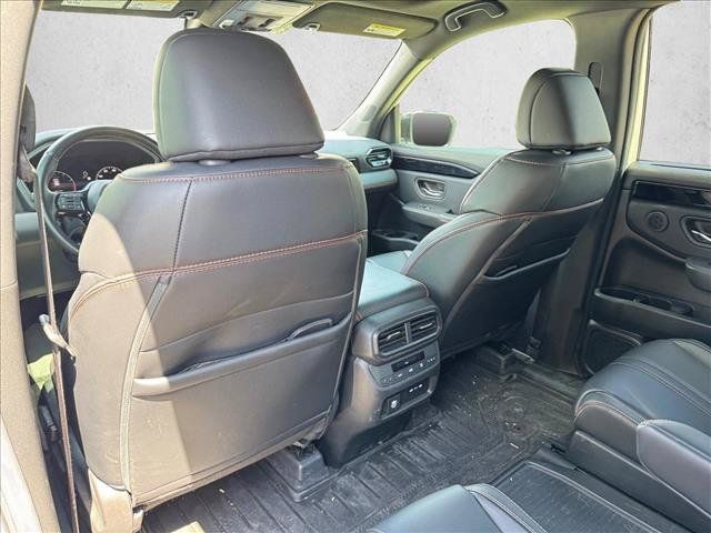 Used 2024 Honda Pilot TrailSport image 18