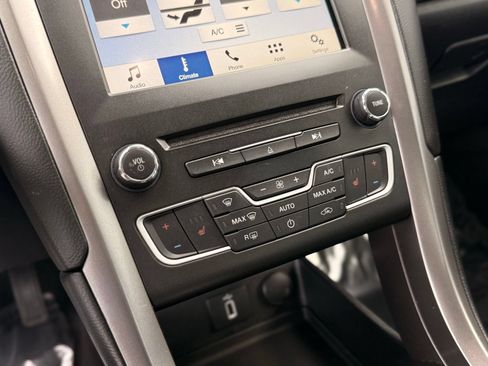 Used 2017 Ford Fusion SE w/ Equipment Group 602A FWD image 32