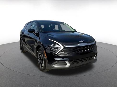 Used 2025 Kia Sportage LX FWD image 3