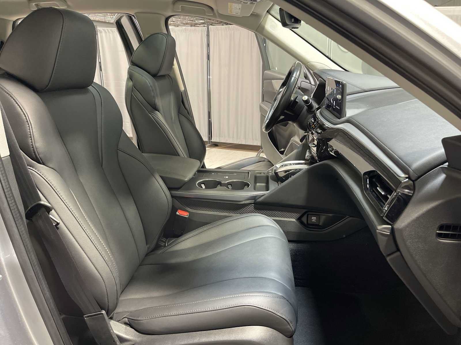 Used 2025 Acura MDX SH-AWD image 14