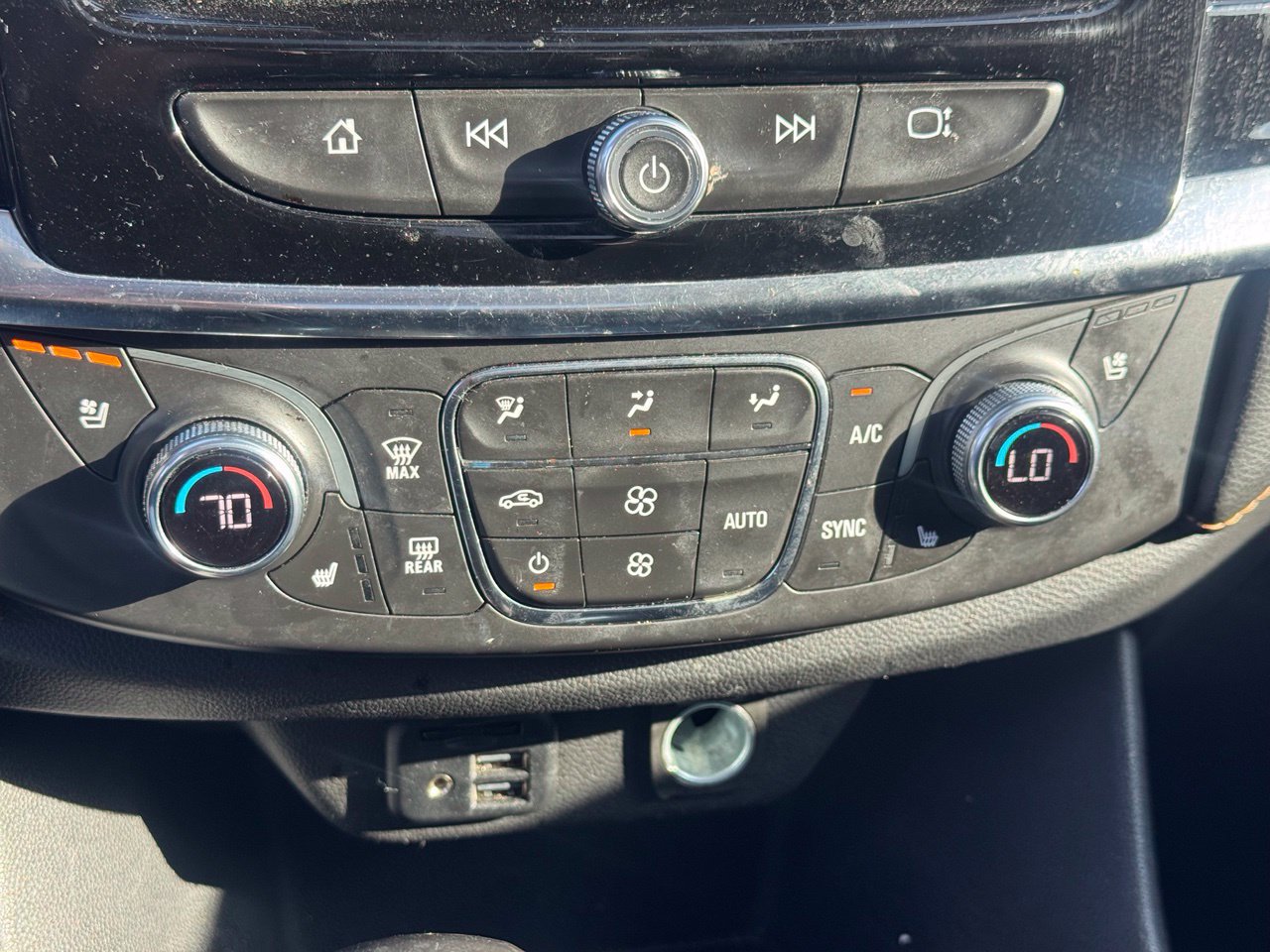 Used 2021 Chevrolet Traverse Premier w/ Redline Edition FWD image 10