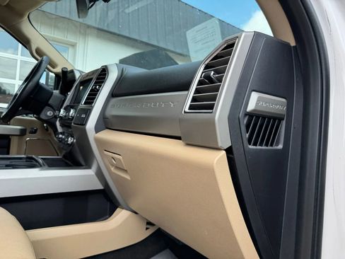 Used 2017 Ford F250 Lariat w/ Chrome Package image 15