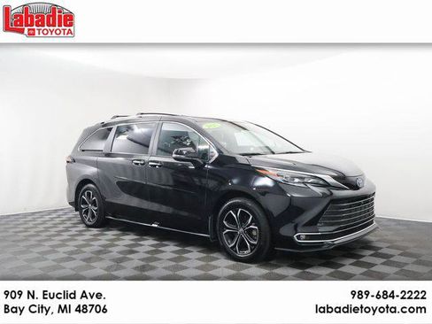 Certified 2025 Toyota Sienna Platinum AWD/4WD image 1