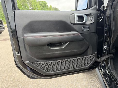 Used 2022 Jeep Wrangler Unlimited Rubicon AWD/4WD image 16