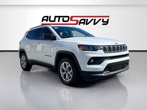 Used 2025 Jeep Compass Latitude image 1