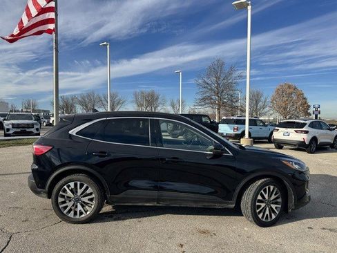 Used 2020 Ford Escape Titanium image 9