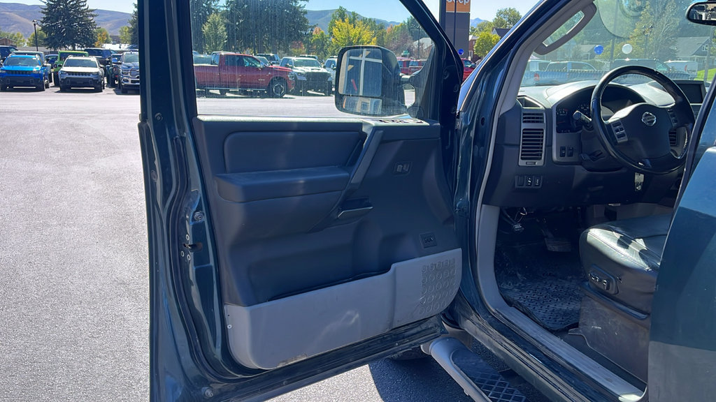 Used 2004 Nissan Titan LE w/ (NAV) Nissan Navigation Pkg AWD/4WD image 9