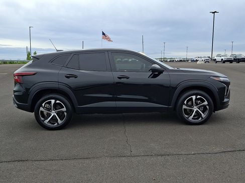 Certified 2024 Chevrolet Trax RS FWD image 7