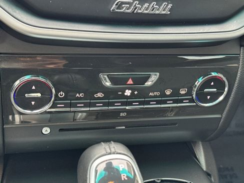 Used 2015 Maserati Ghibli image 21