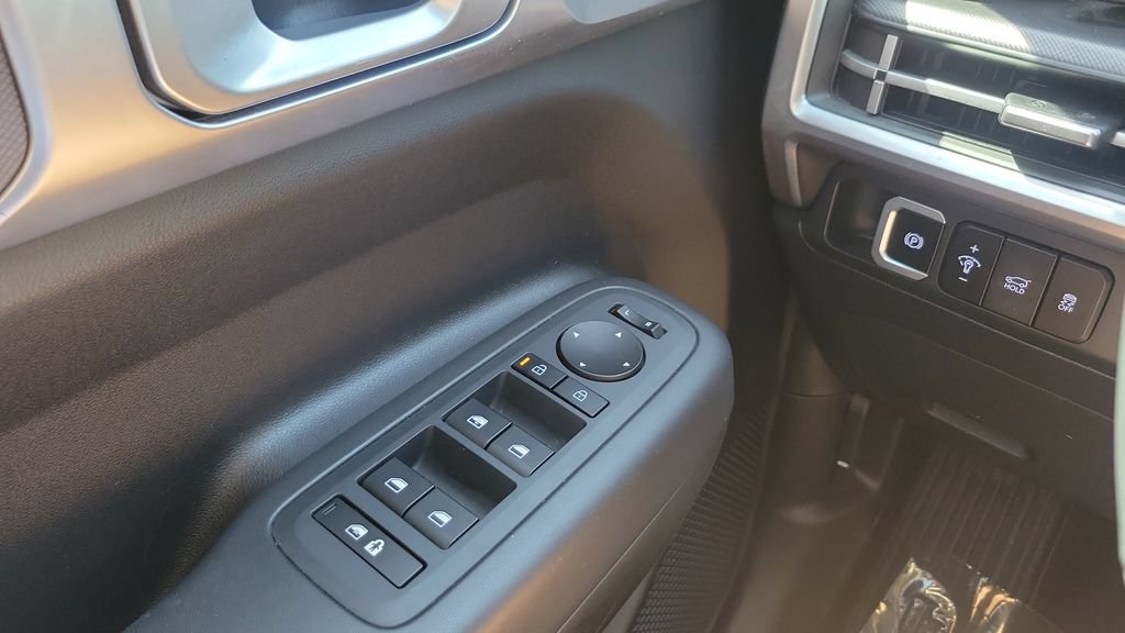 Used 2025 Hyundai Santa Fe SE FWD image 19