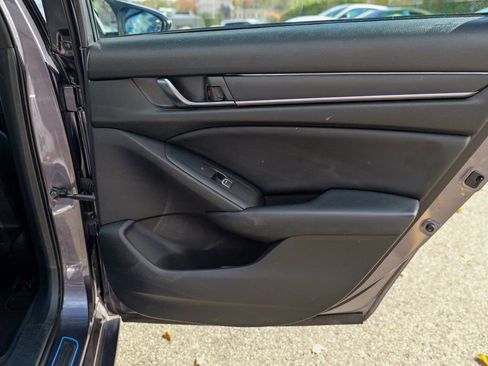 Used 2018 Honda Accord Sport image 27