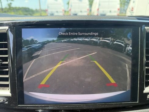 Used 2024 Chrysler Pacifica Touring-L FWD image 20