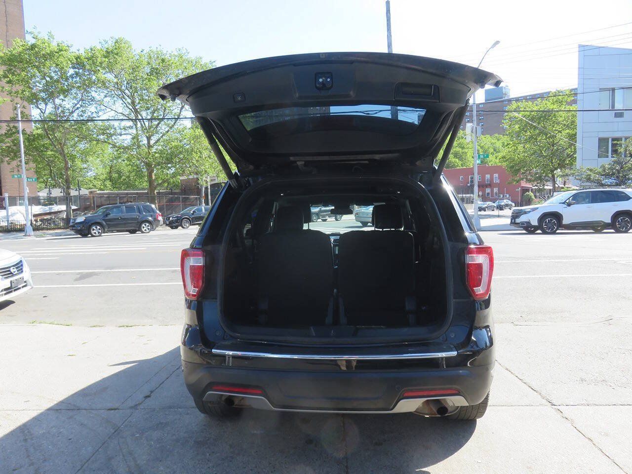 Used 2018 Ford Explorer Limited w/ Equipment Group 301A AWD/4WD image 24