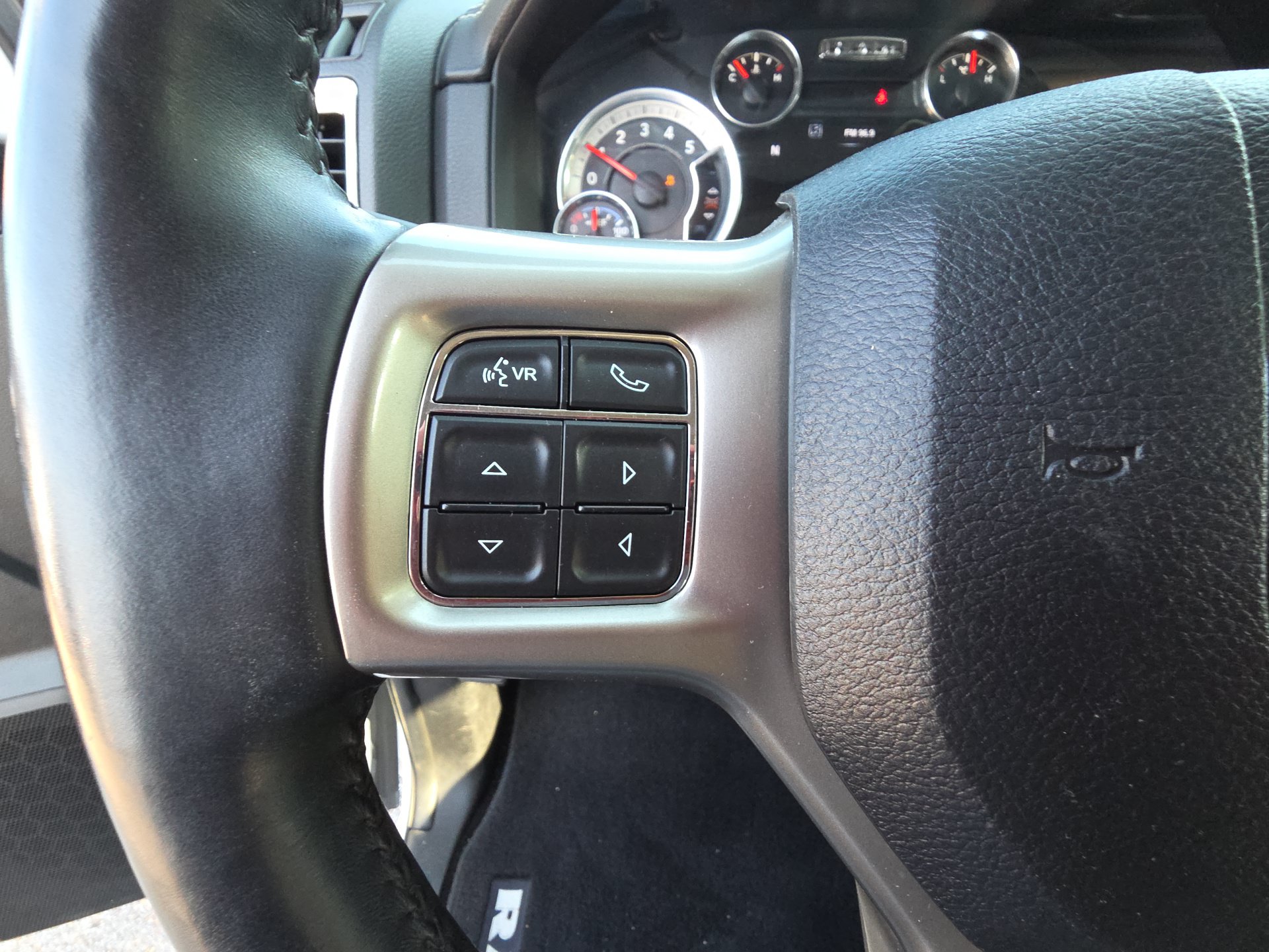 Used 2016 RAM 1500 Laramie w/ Convenience Group AWD/4WD image 19