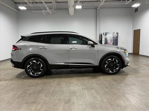 Used 2023 Kia Sportage SX image 3