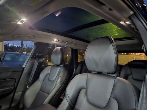 Certified 2021 Volvo XC60 T5 Momentum w/ Advanced Package image 22