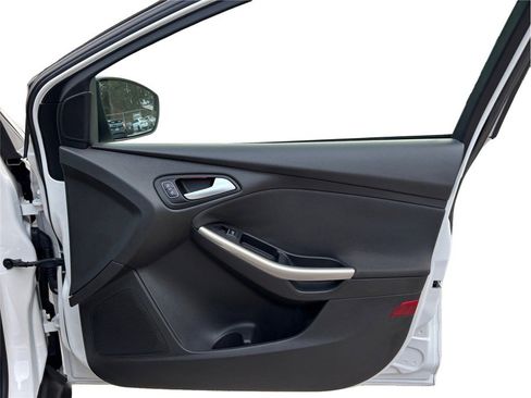 Used 2015 Ford Focus Titanium image 40
