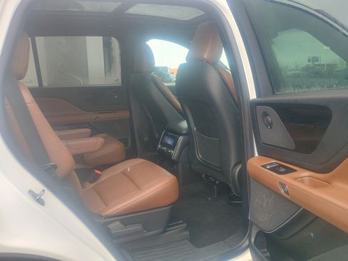 Used 2023 Lincoln Aviator Reserve image 17