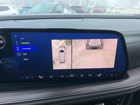 Used 2025 Chevrolet Suburban LT RWD image 28