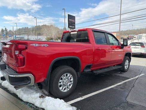 Used 2024 Chevrolet Silverado 2500 LT w/ Convenience Package image 2