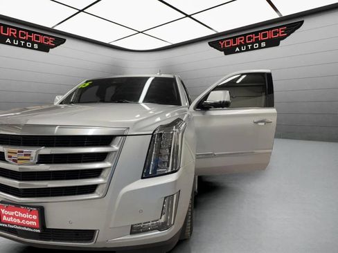 Used 2015 Cadillac Escalade Premium image 8