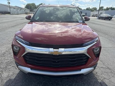 Used 2026 Chevrolet TrailBlazer LT w/ LT Cold Weather Package AWD/4WD image 2